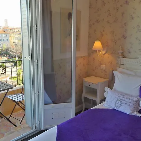 Relais Du Postillon 3*