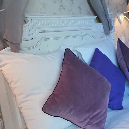 Relais Du Postillon 3*