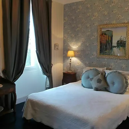 Relais Du Postillon 3*