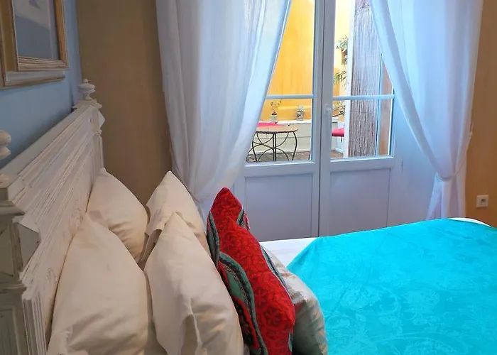 Relais Du Postillon 3*